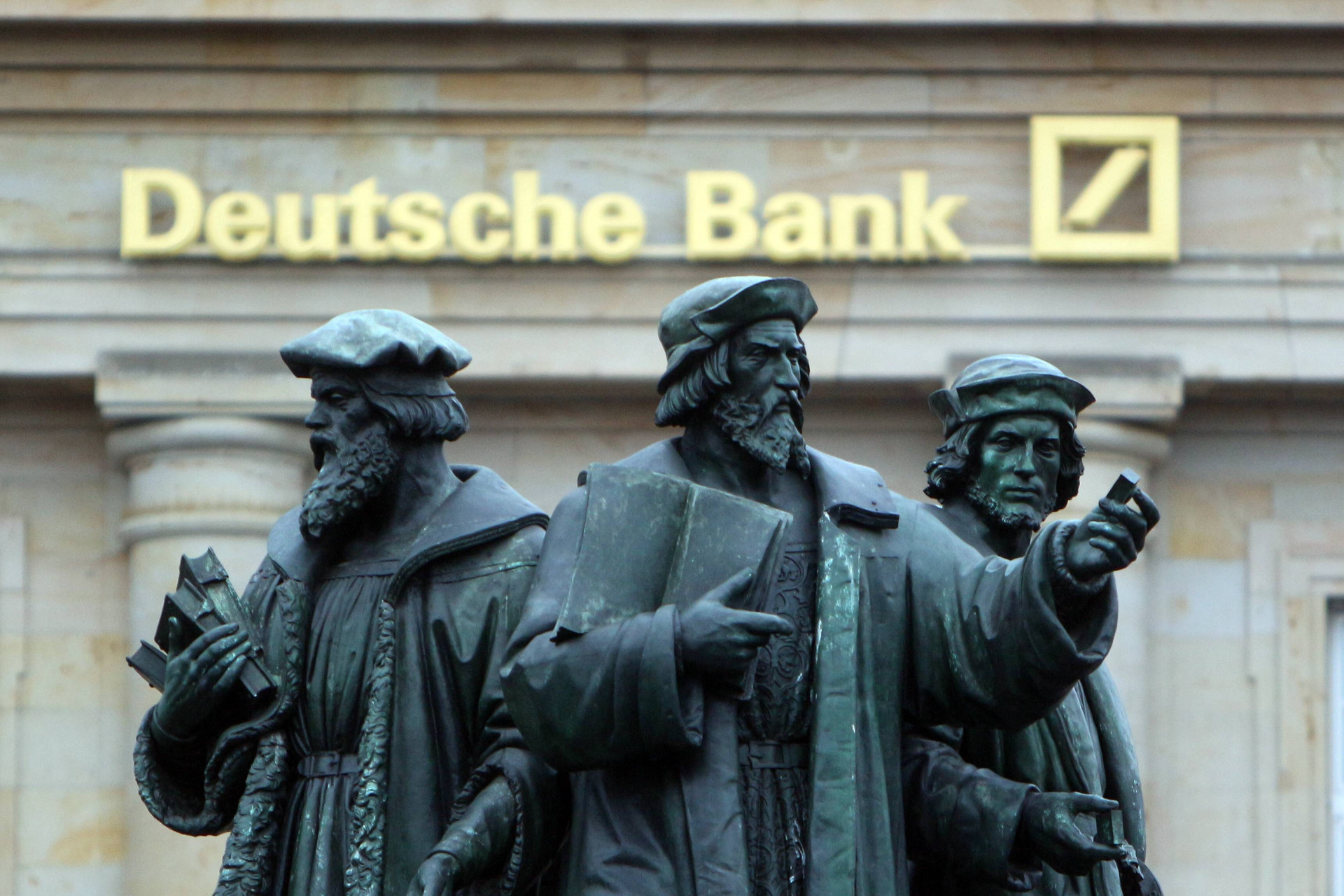Der bank. Deutsche Bank. Центральный банк ФРГ. Немецкие банки. Дойч банк история.